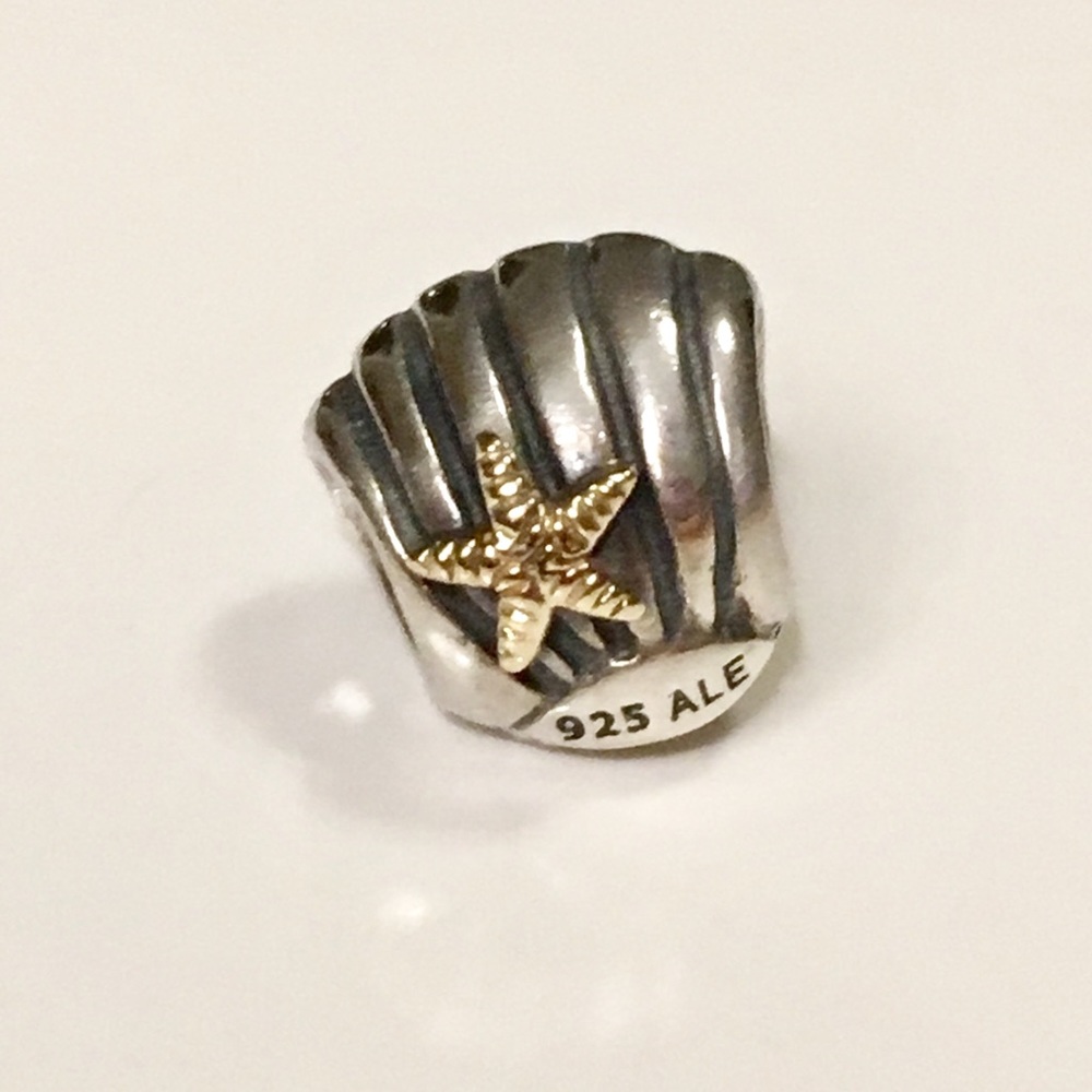 Retired 14k gold Seashell pandora bracelet charm